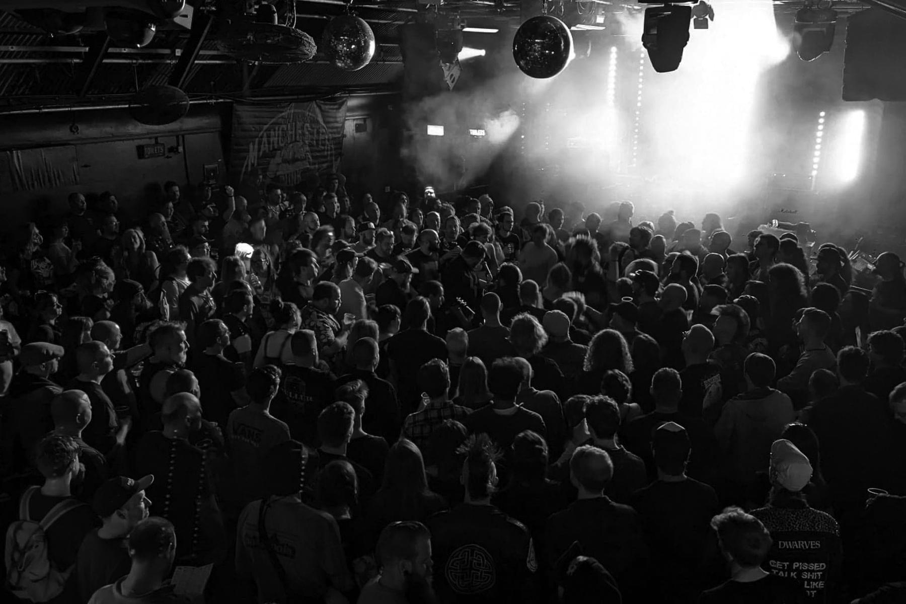The crowd enjoying Nosebleed playing Gorilla at MPF2022.